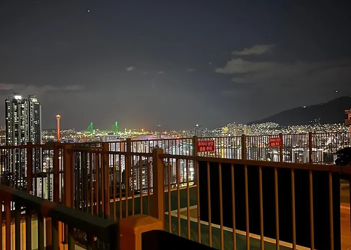Apartment Under The Clouds Busan
