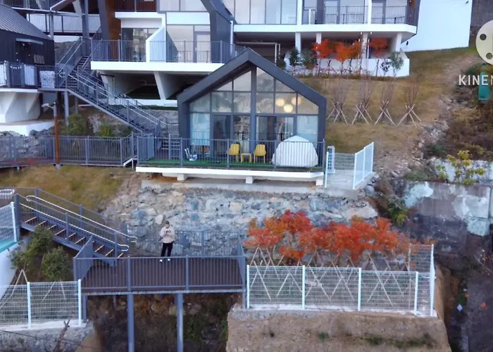 Apartment Under The Clouds Busan